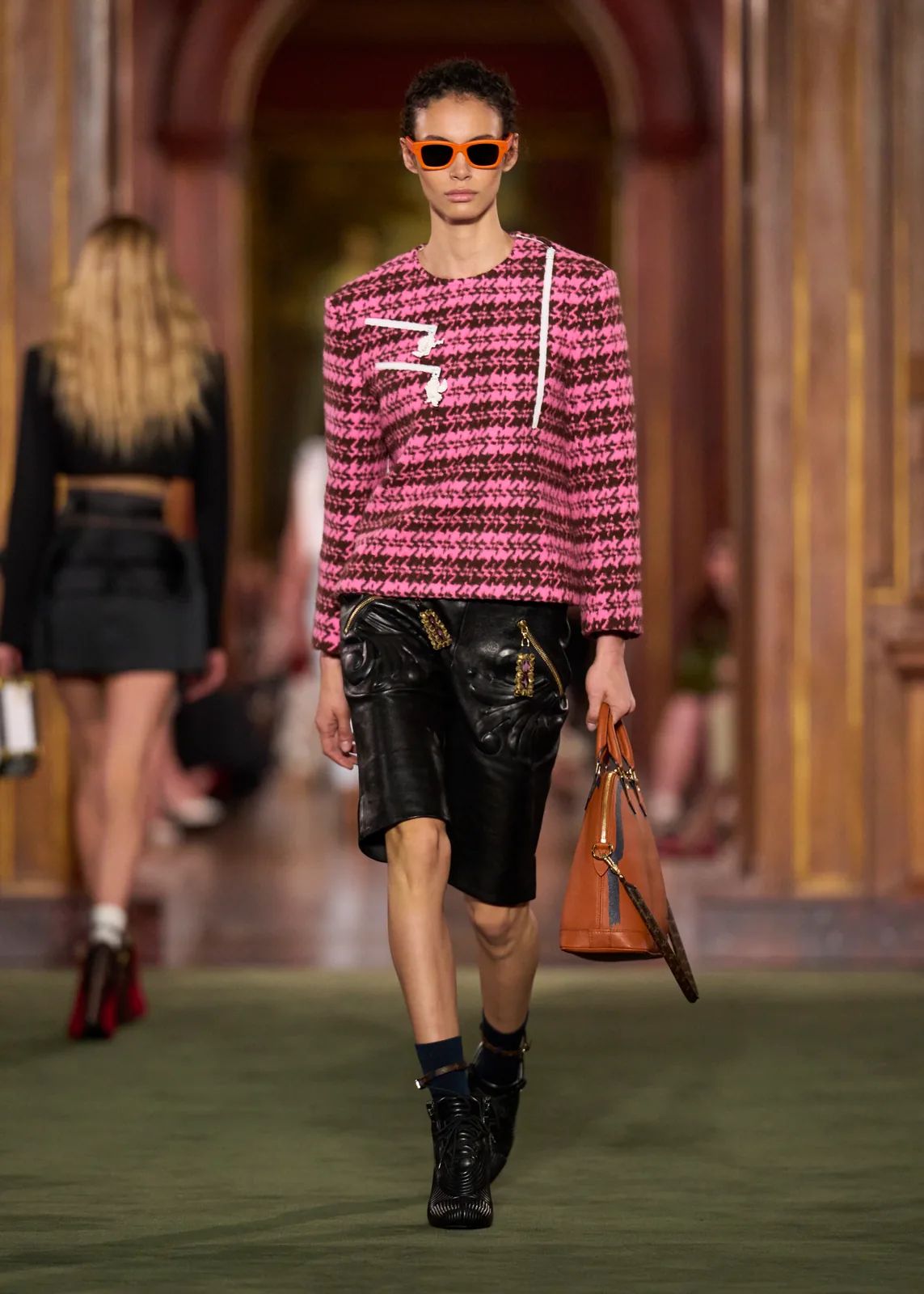 metal-louis-vuitton-cruise-2027-12.webp