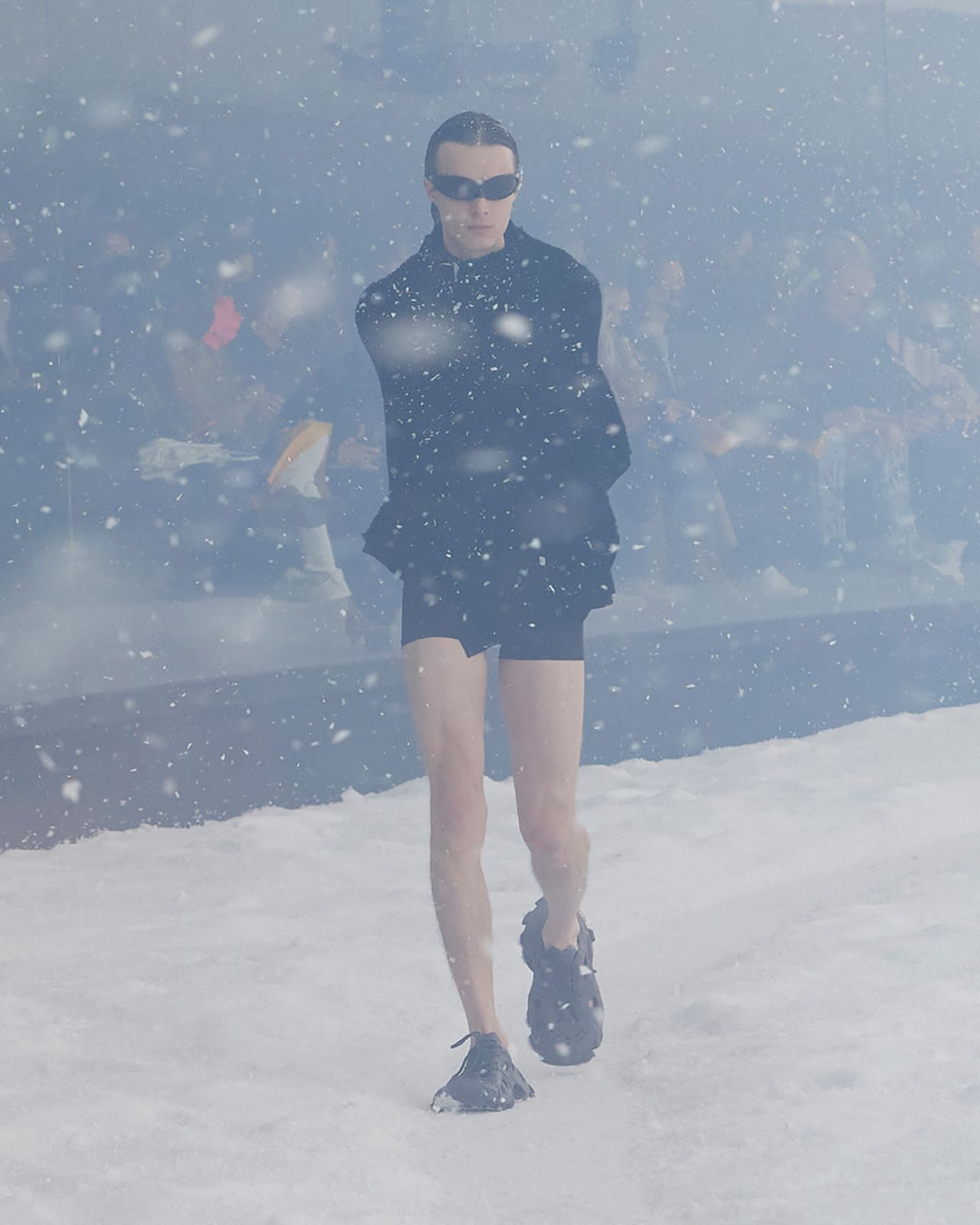 Balenciaga Winter 22 Look 42 Ewan.jpg