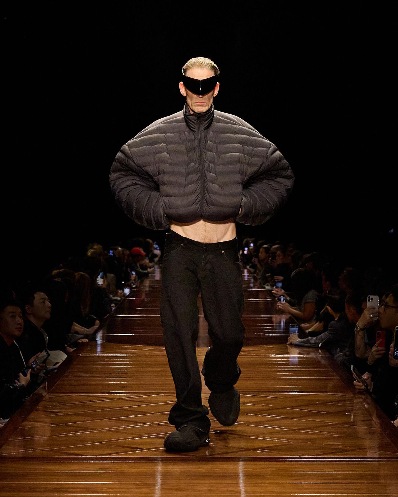 BALENCIAGA-SUMMER-25-LOOK-18_DANIEL.jpg