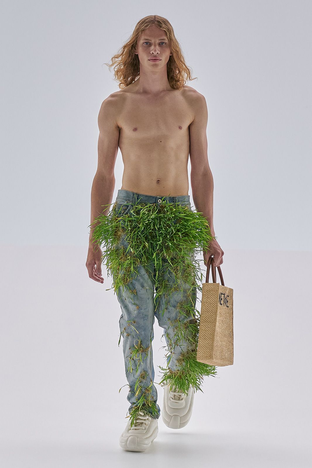 Loewe S S23 Mens Show Runway Look 56 Front Rgb Cropped 2x3 56.jpg