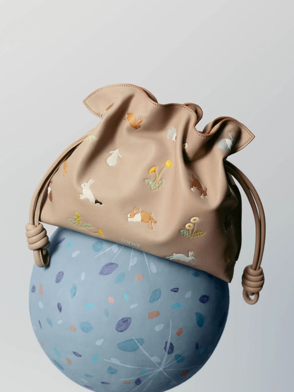 LOEWE_SS25_PRECO_GIFTING_CAMPAIGN_SUNA_FUJITA_RGB_CROPPED_2250X3000_37.webp