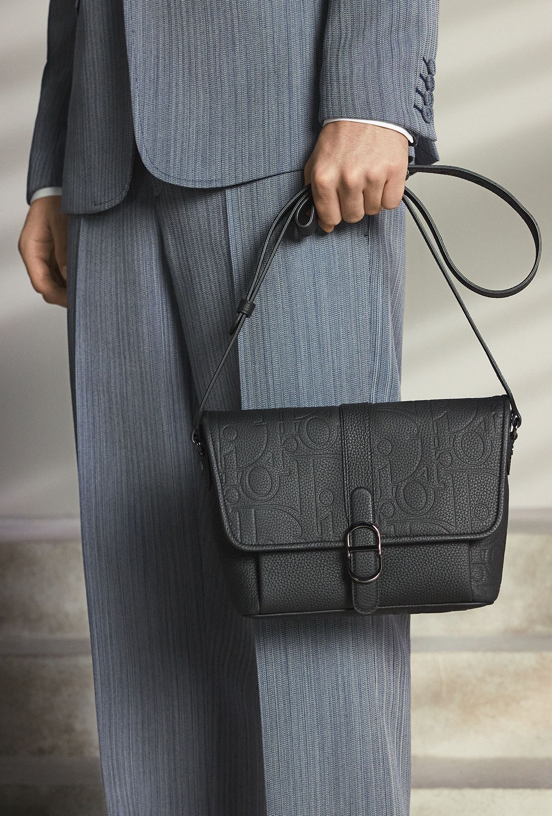 Dior-Gravity-Leather_4.jpg