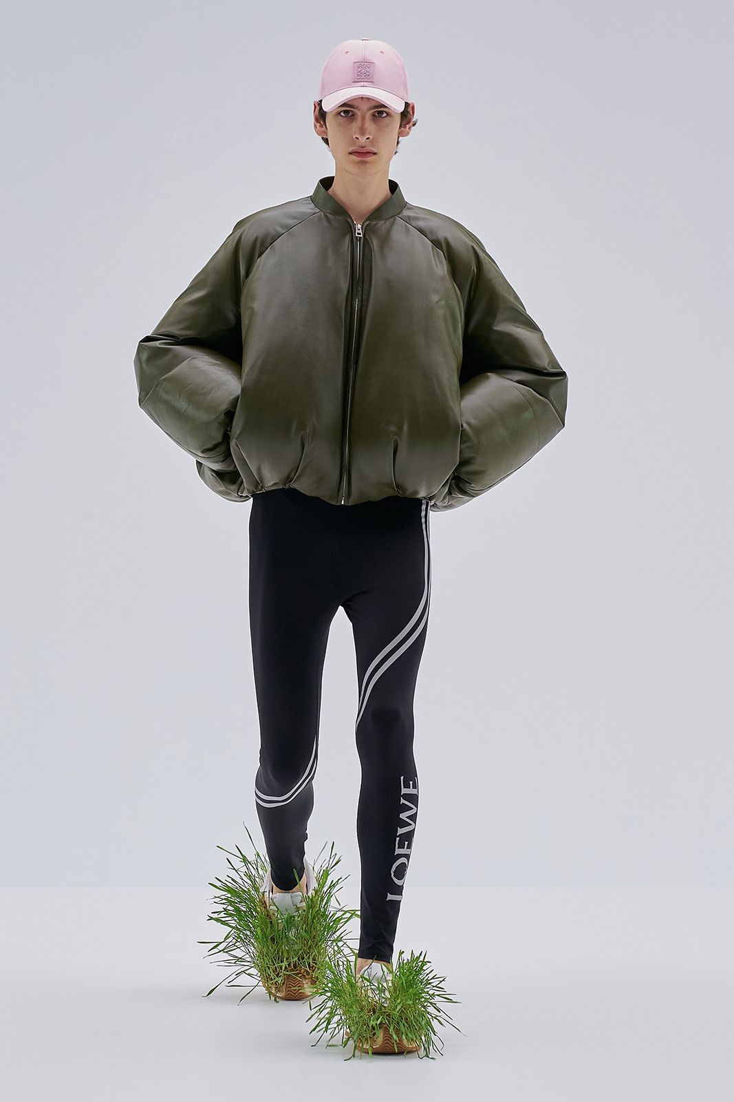 Loewe S S23 Mens Show Runway Look 9 Front Rgb Cropped 2x3 09.jpg