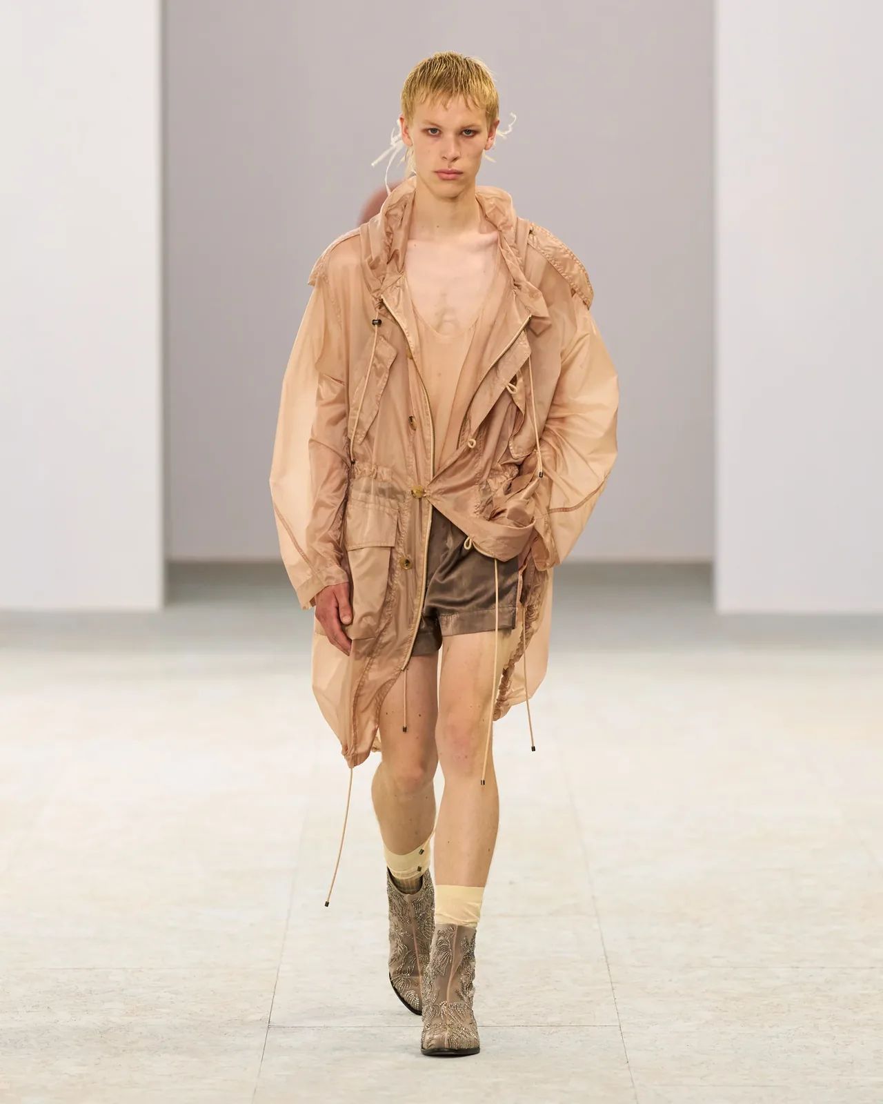 metal-dries-van-noten-s-s-2027-menswear-03.webp