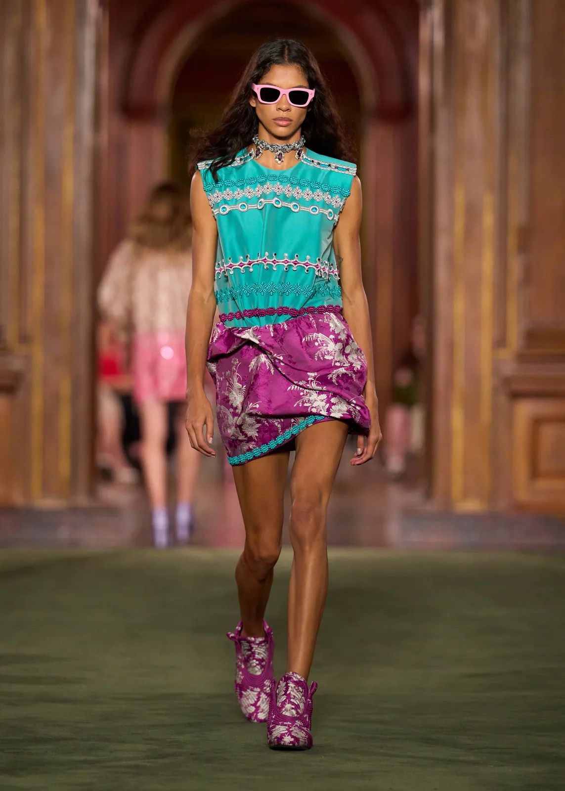 metal-louis-vuitton-cruise-2027-15.webp