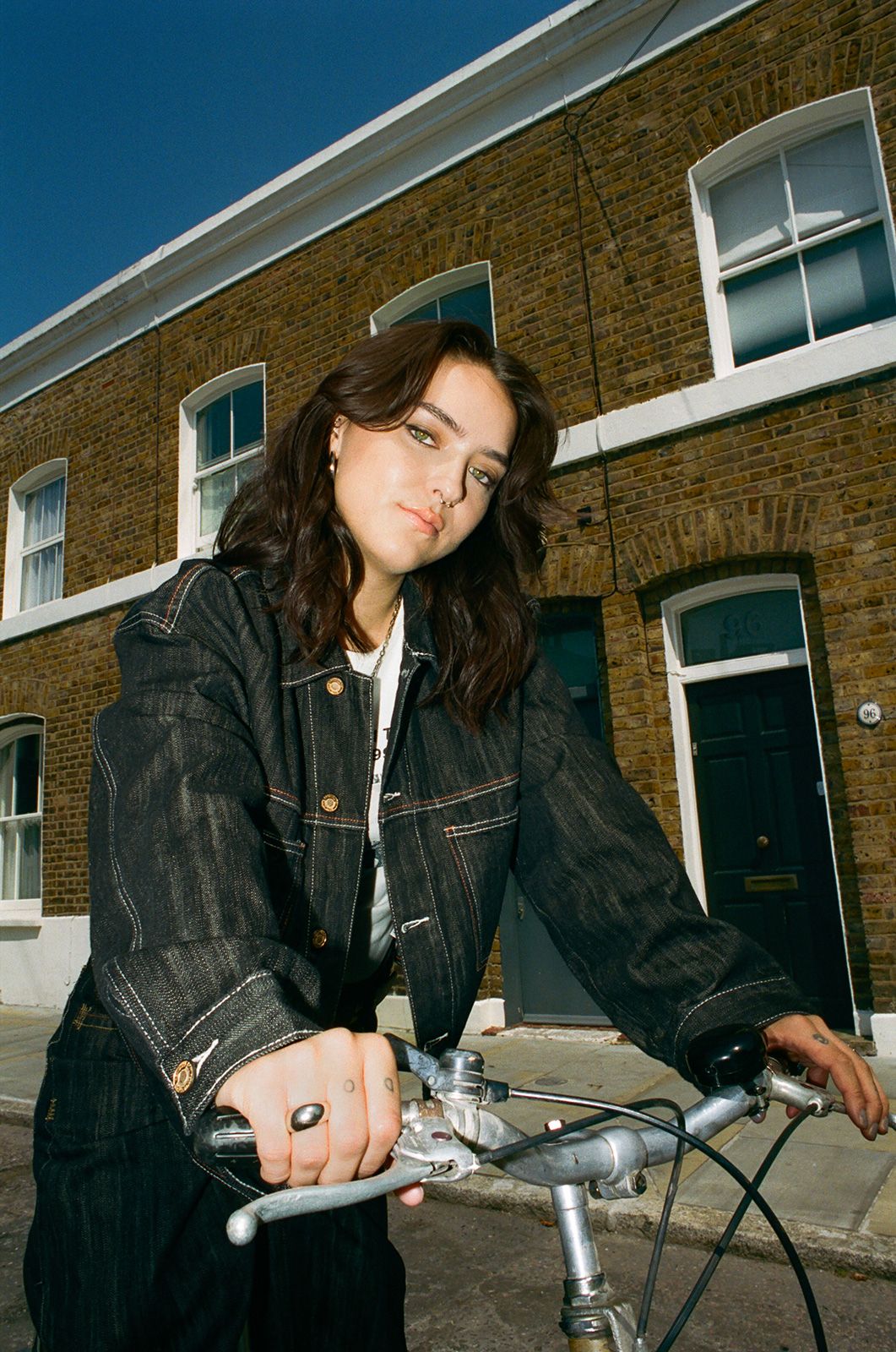 BERSHKA-MUSIC---Jenna-Doe_1.jpg