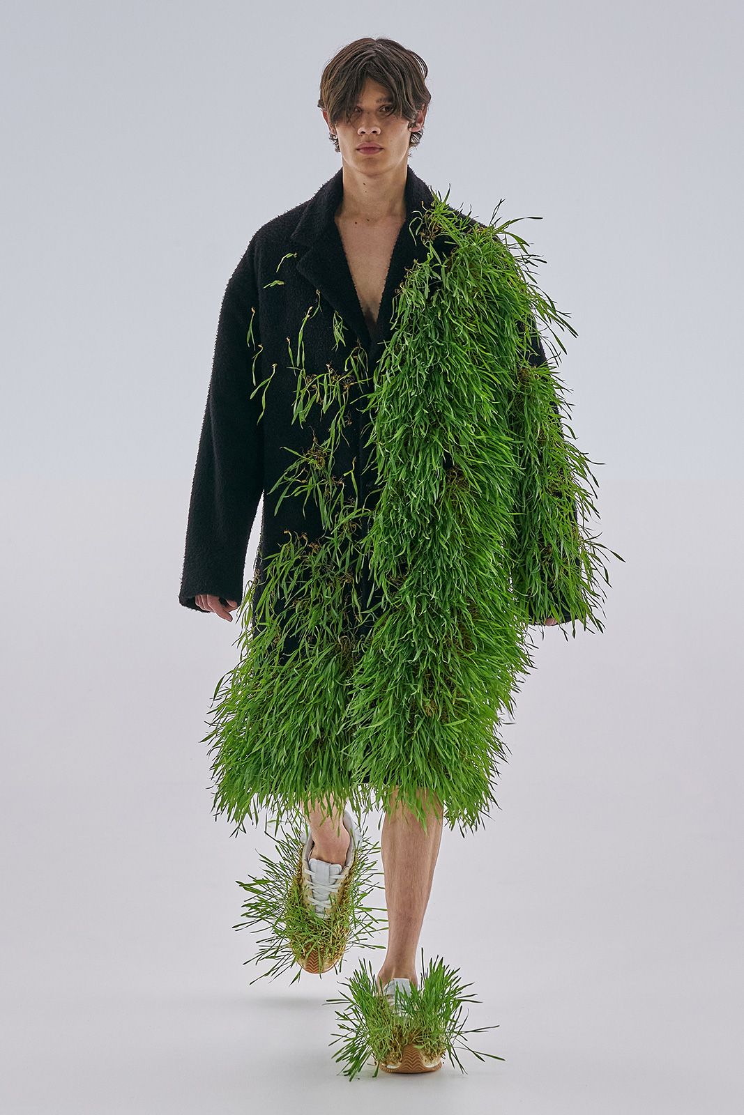 Loewe S S23 Mens Show Runway Look 54 Front Rgb Cropped 2x3 54.jpg