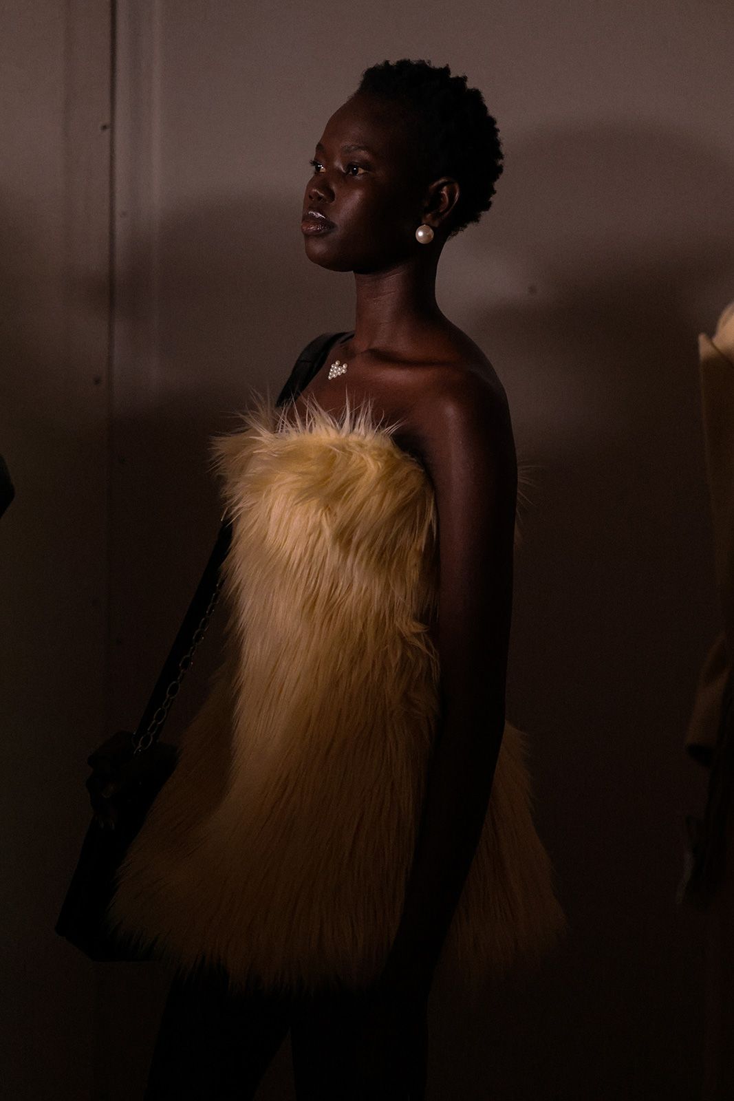 fw024-backstage-at-kiminte-kimhekim-105.jpg