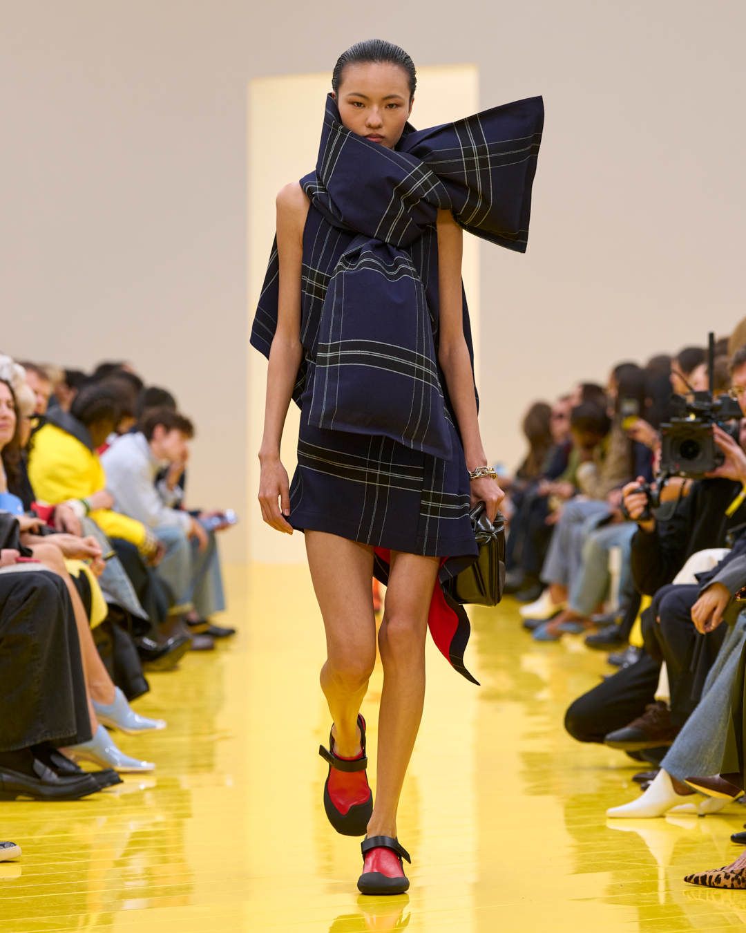 LOEWE_FAL-WINTER-26_31.jpg