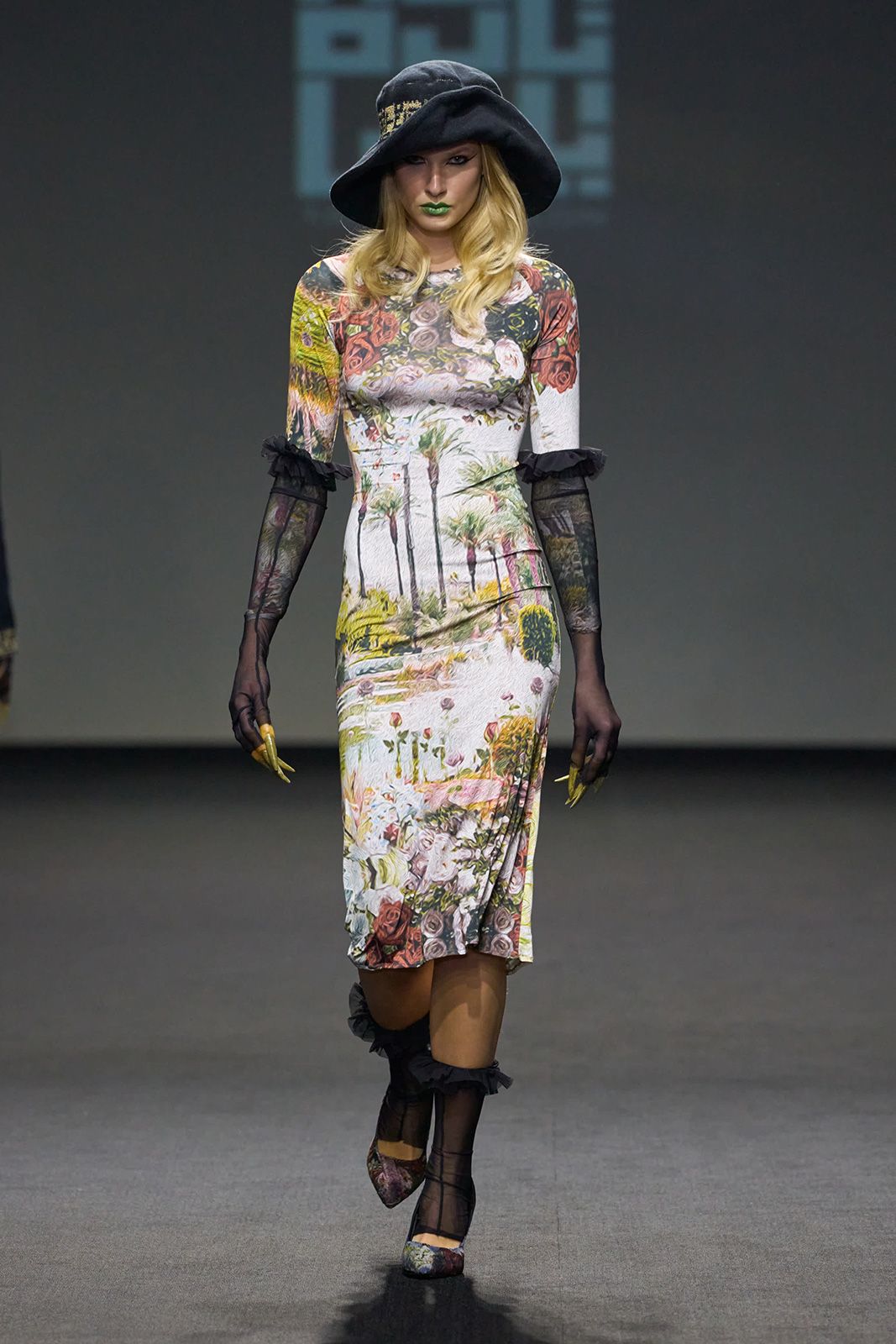 TARA-BABYLON_DUBAI-FASHION-WEEK_AW25-26_023.jpg