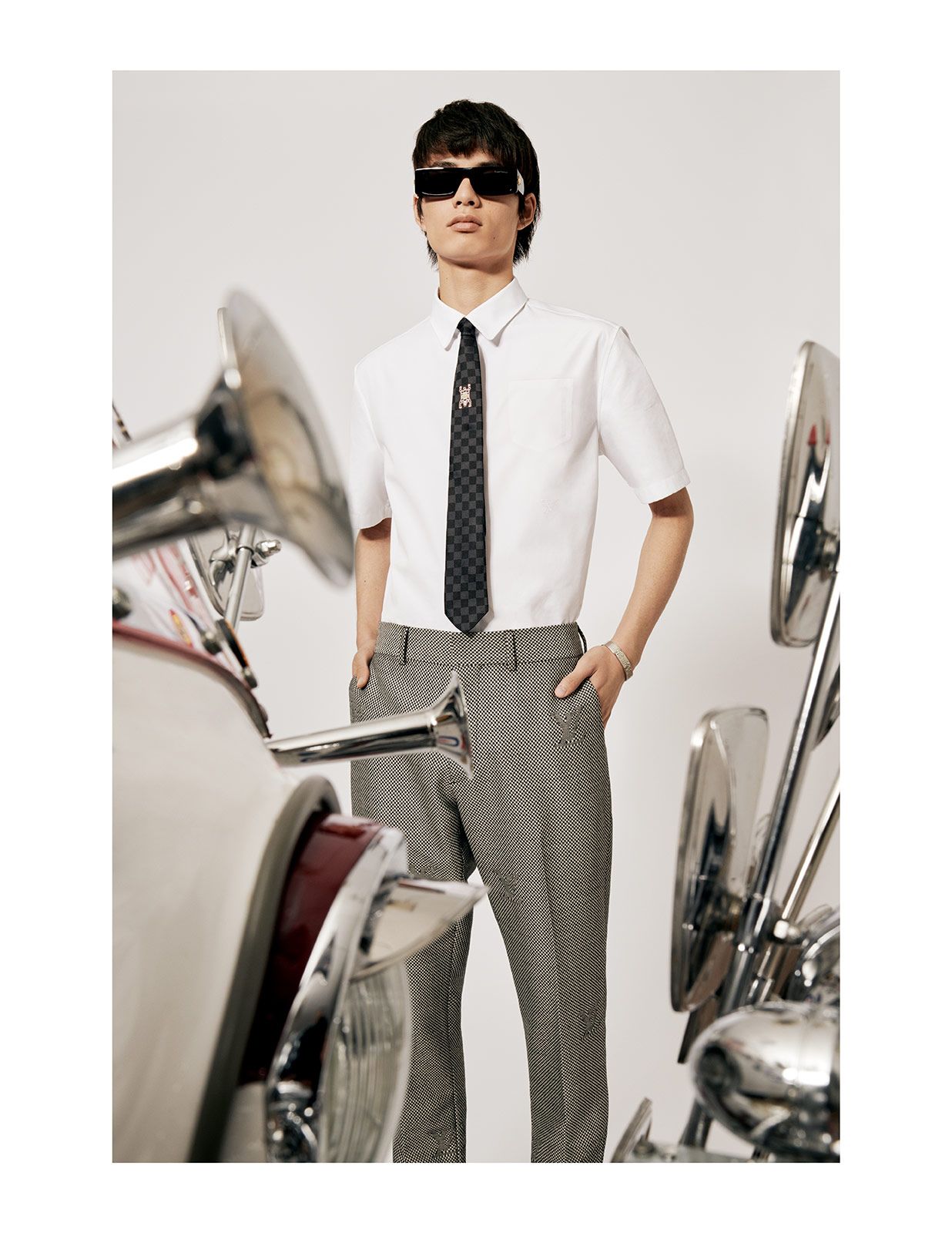 Louis Vuitton L V2 Metalmagazine 1.jpg
