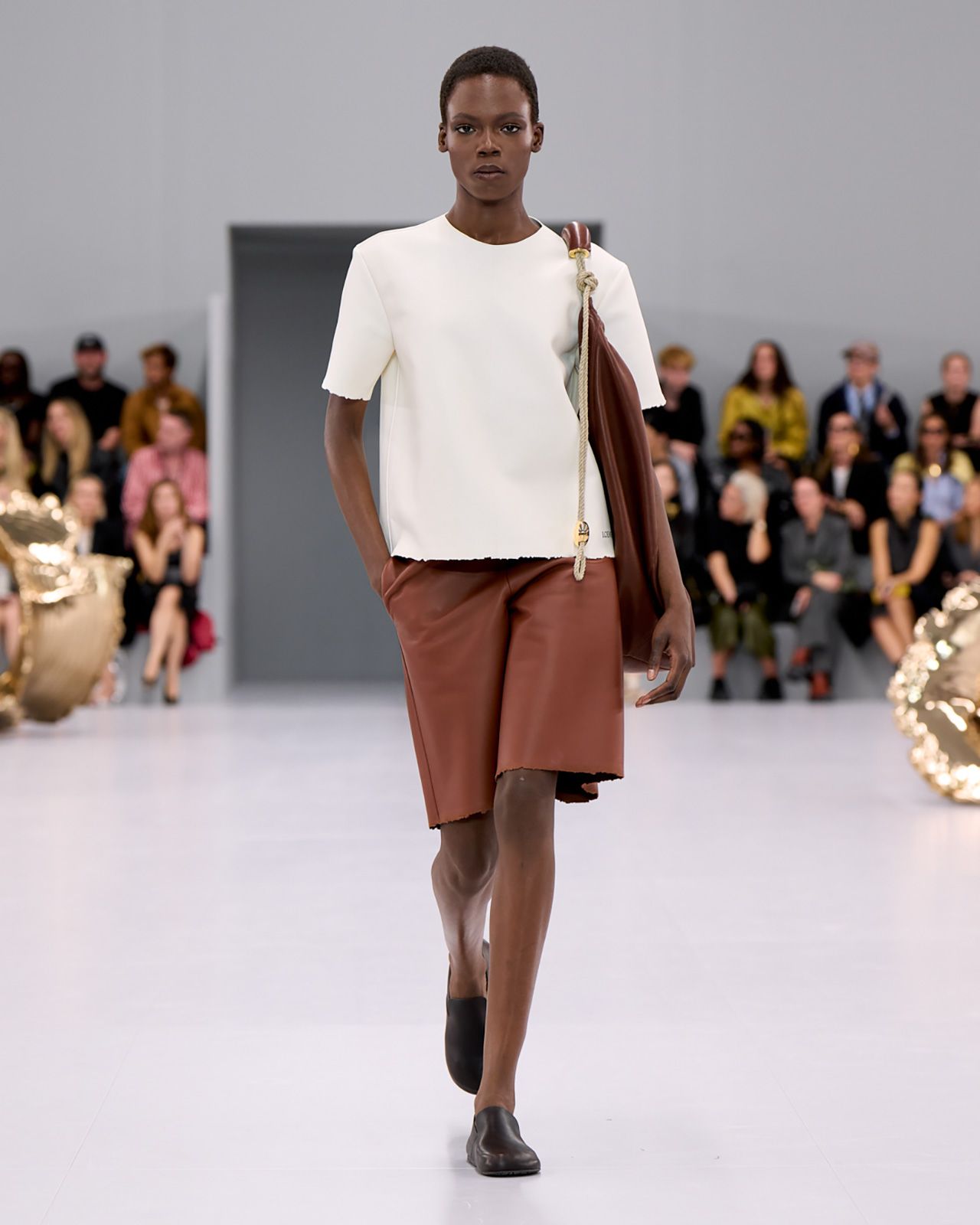 Loewe S S24 37.jpg
