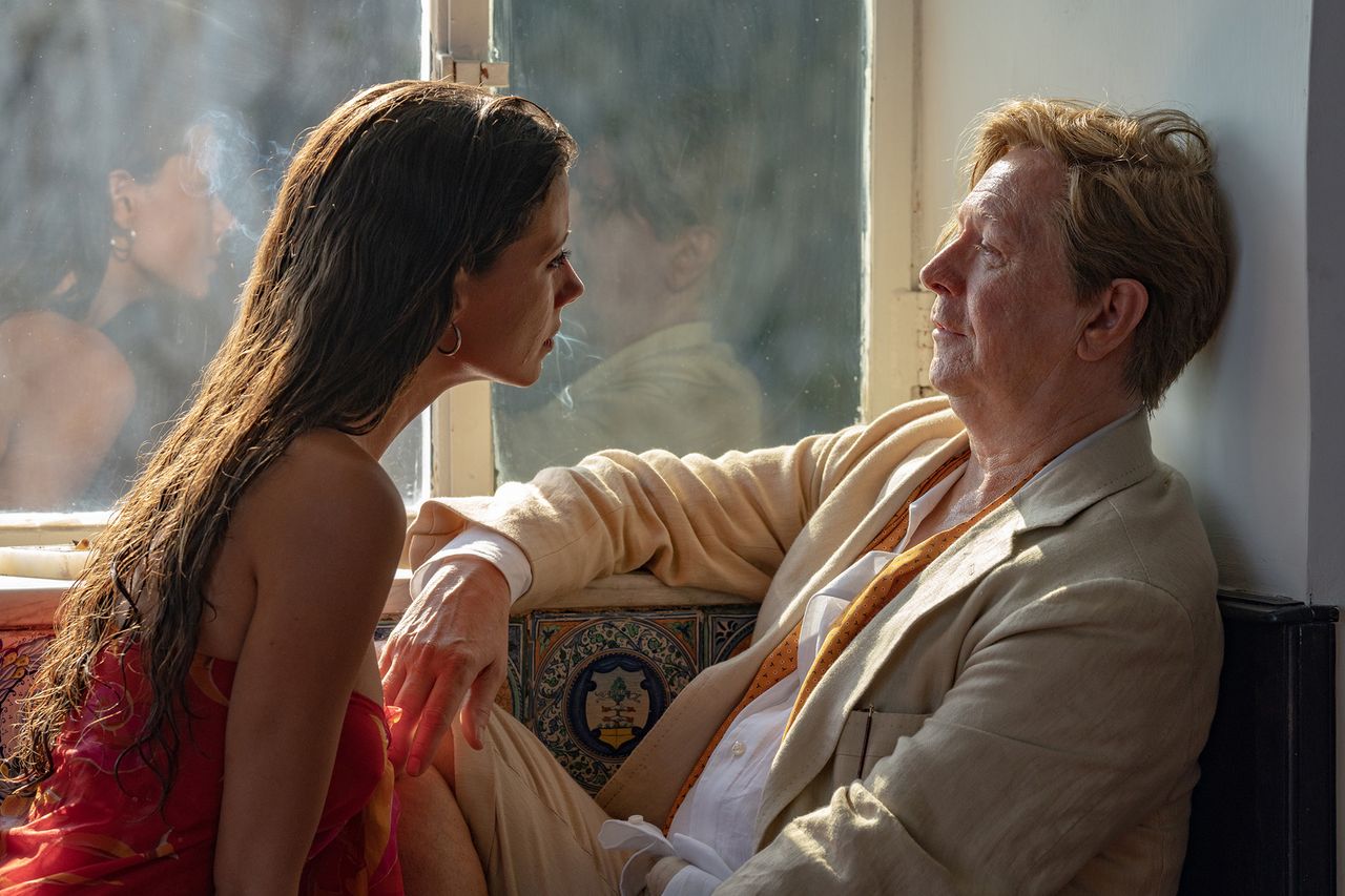 PARTHENOPE-di-Paolo-Sorrentino_Celeste-Dalla-Porta-e-Gary-Oldman_foto-di-Gianni-Fiorito.jpg