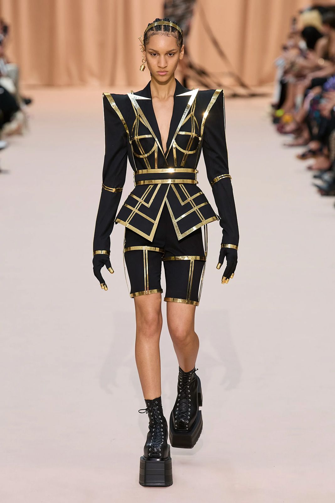 00030 Jean Paul Gaultier Fall 2022 Couture Credit Gorunway.jpg