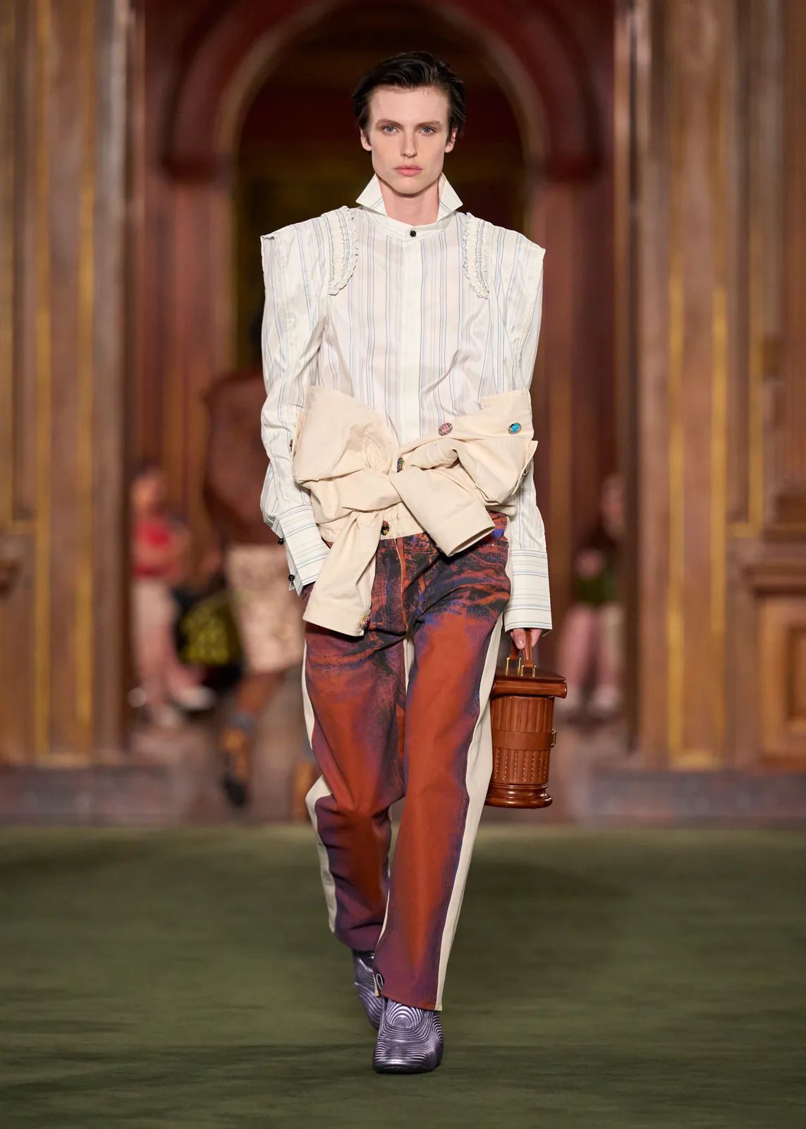 metal-louis-vuitton-cruise-2027-03.webp