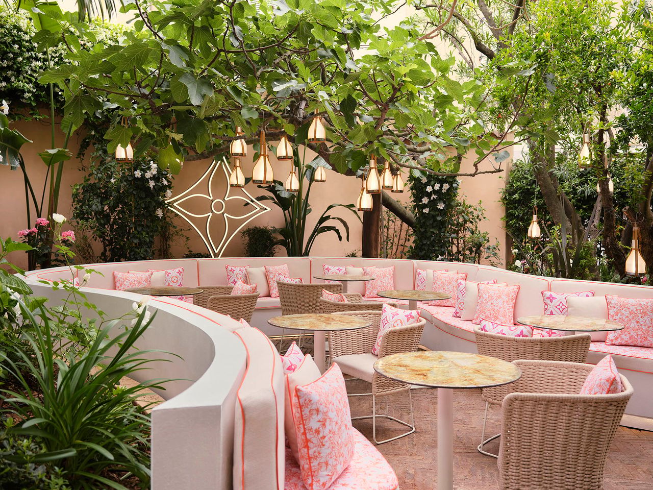 VUITTON_ST_TROPEZ_JARDIN SHOP_764_Adb98.jpg