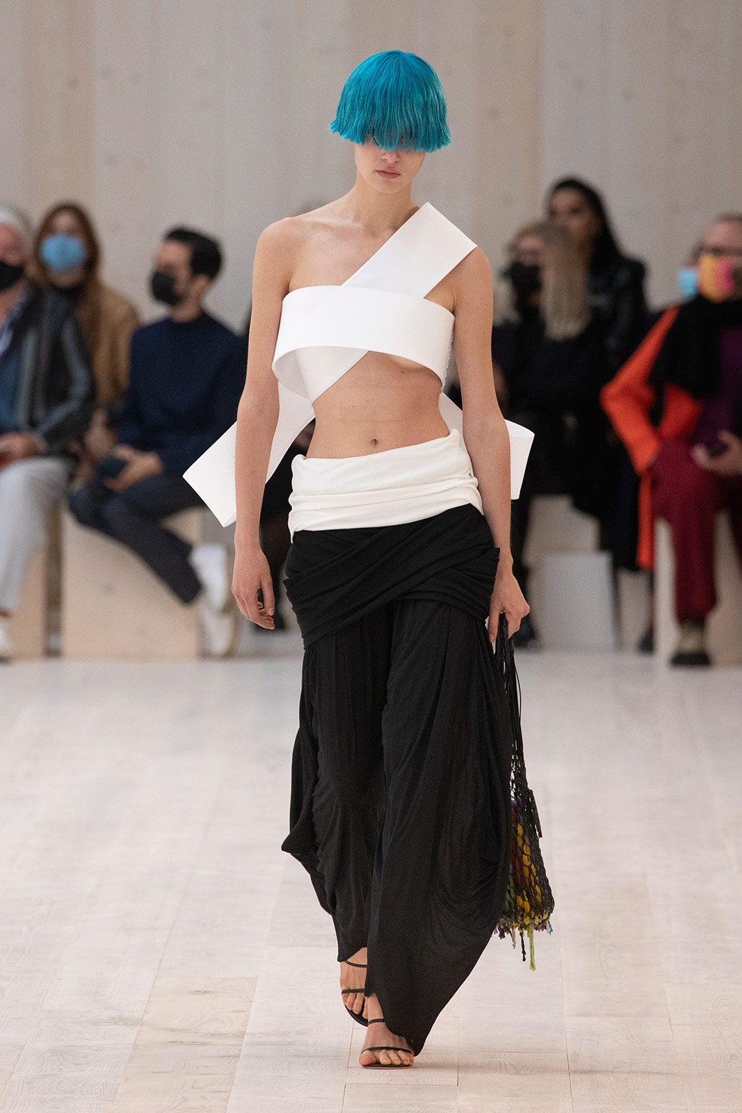 Loewe S S22 Metalmagazine 22.jpg