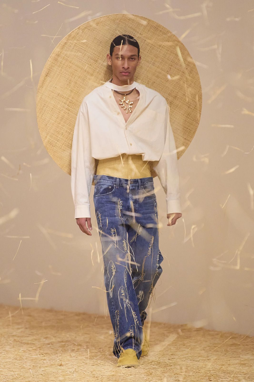 00054 Jacquemus Spring 2023 Ready to Wear Credit Gorunway.jpg