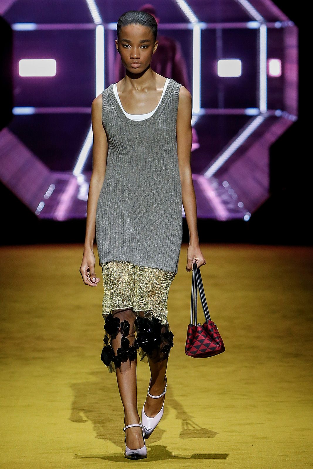 19 Prada Donna F W22.jpg