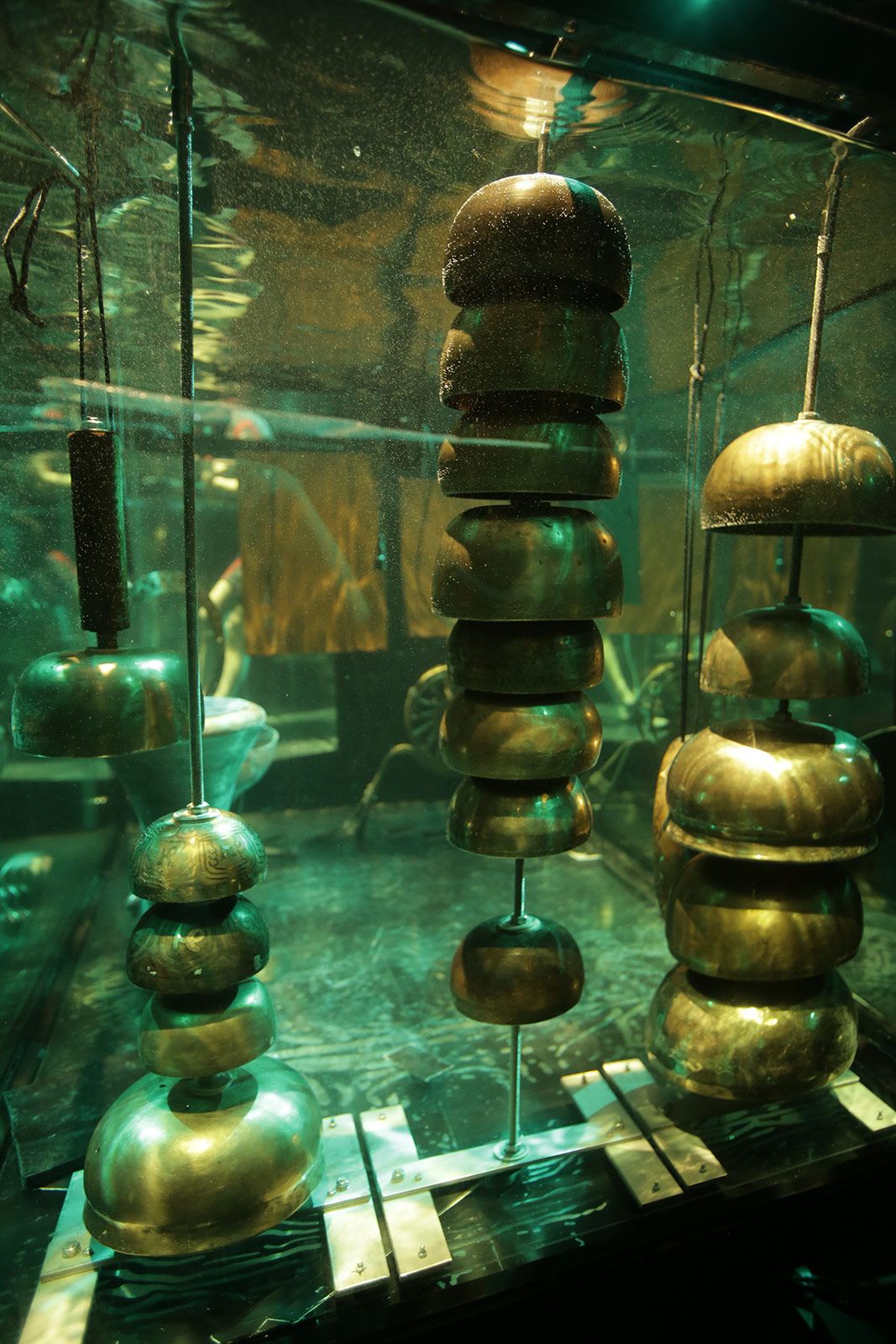 Between Music Aquasonic Metalmagazine 17.jpg