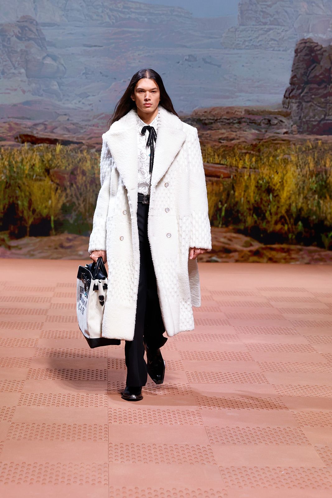 LOUIS_VUITTON_MENS_FALL_WINTER_2024_38.jpg