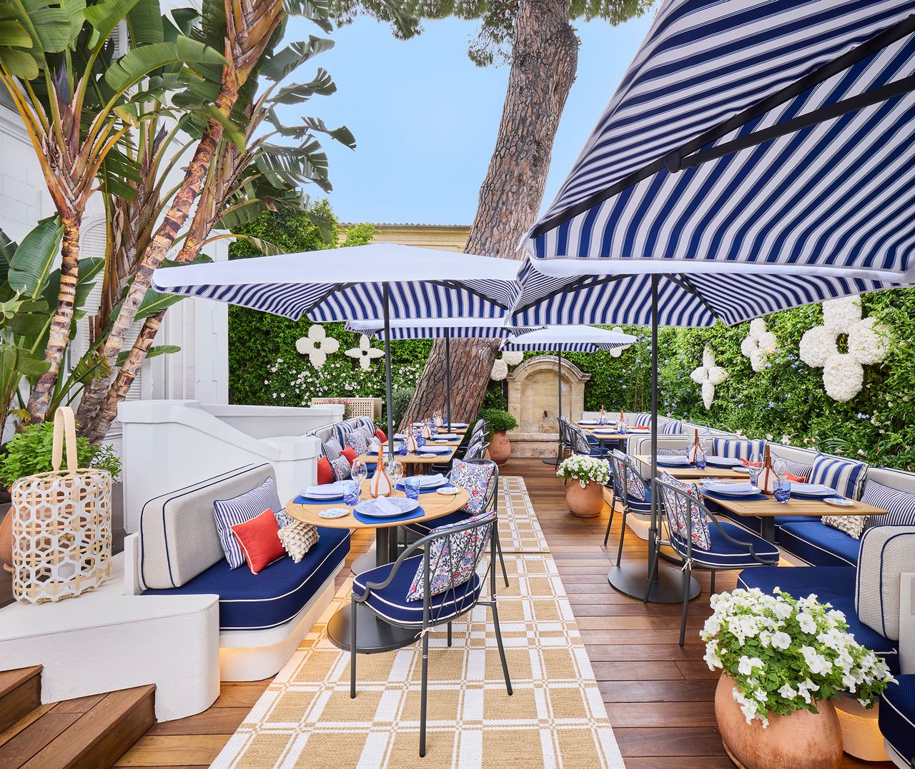 Louis-Vuitton_St-Tropez_1.jpg