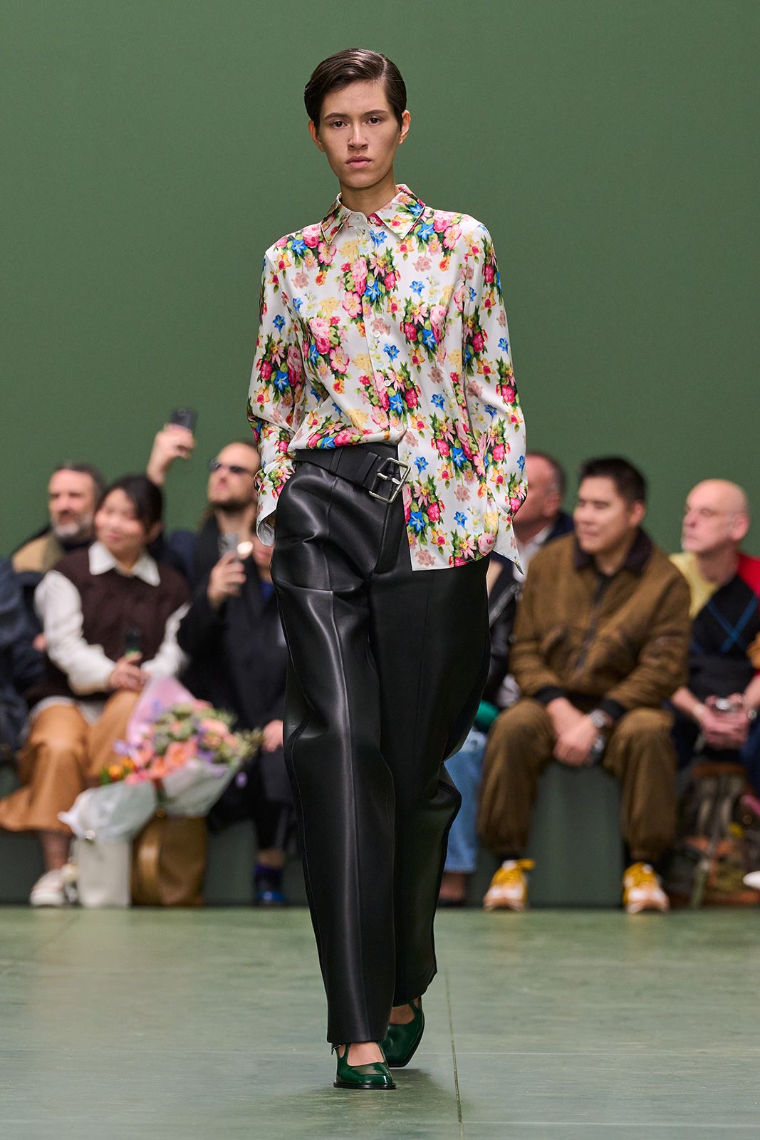 LOEWE_FW24_WW_SHOW_RUNWAY_11.jpg