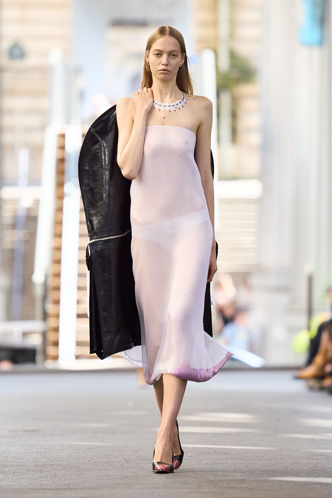 Julie-Kegels_ss26_runway_press_look05.jpg