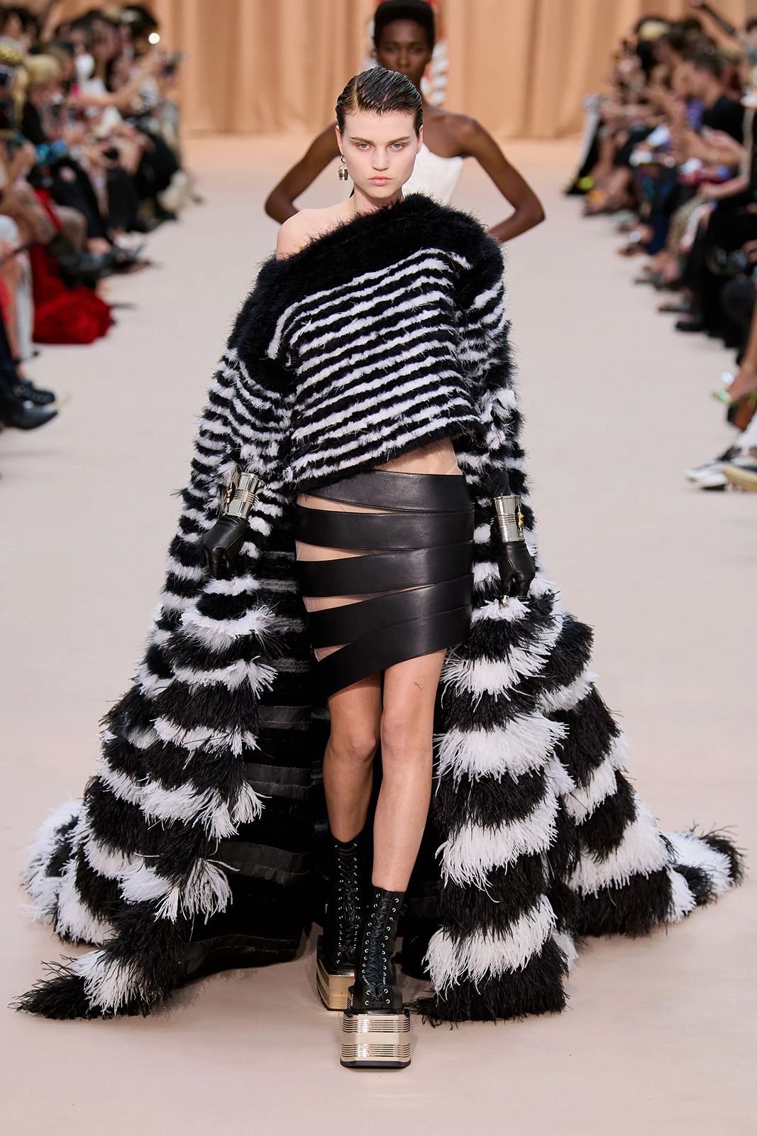 00053 Jean Paul Gaultier Fall 2022 Couture Credit Gorunway.jpg