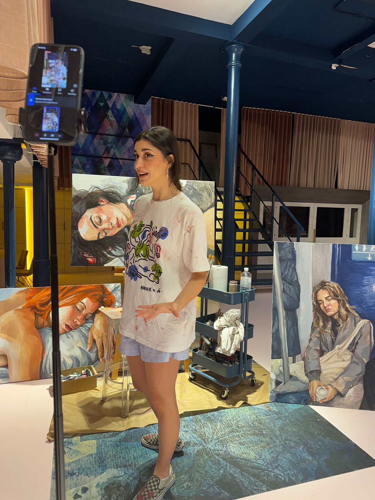 Inés-Jimm_presentando_el_streaming-de-Untitled-Gallery-y-Cultura-Inquieta.jpg