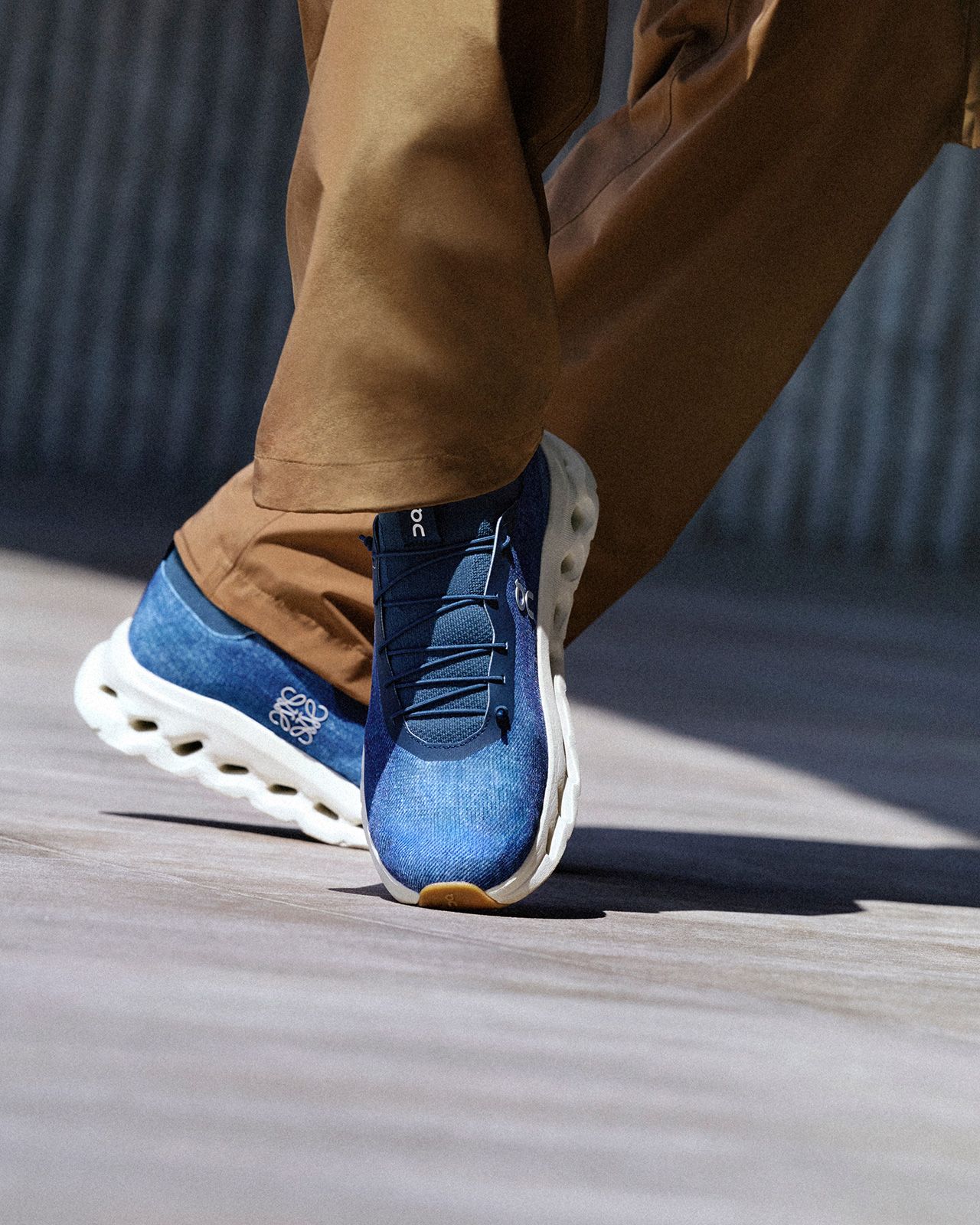 LOEWE_2025_FW25_ON_5.jpg