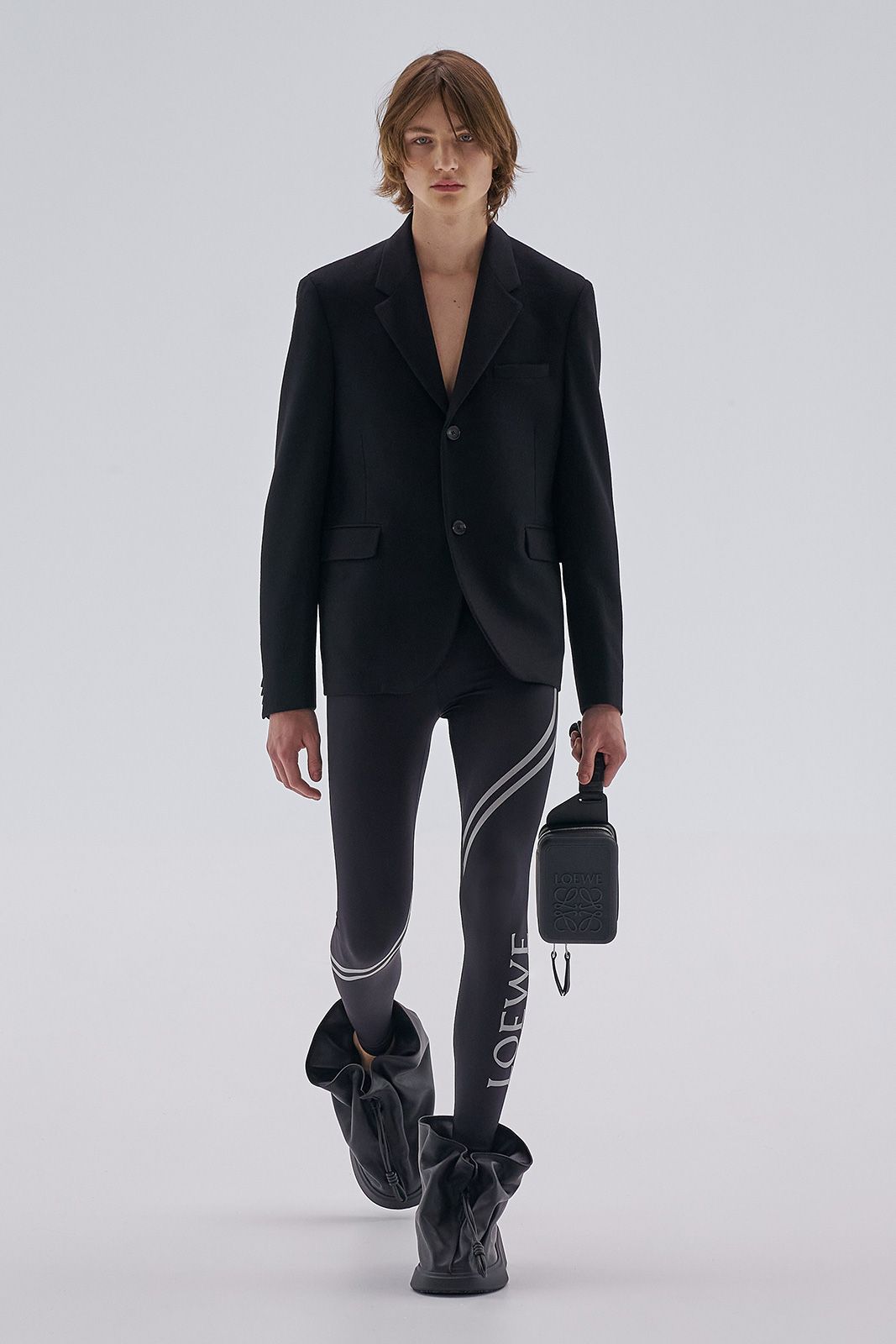 Loewe S S23 Mens Show Runway Look 46 Front Rgb Cropped 2x3 46.jpg