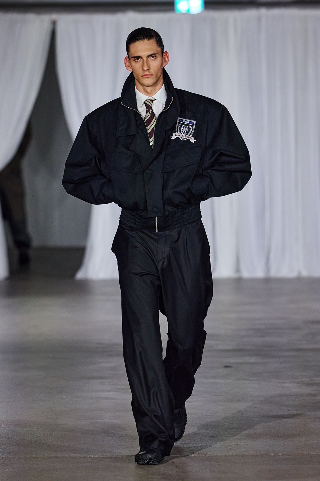 16_GmbH_AW25_Runway_by_Finnegan-Koichi-Godenschweger.jpg