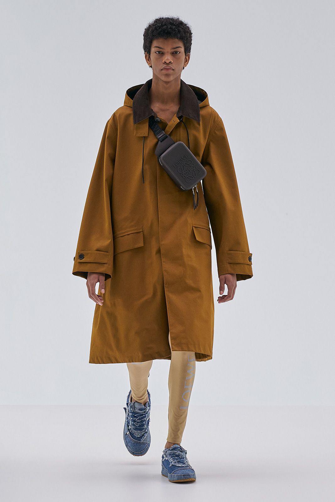 Loewe S S23 Mens Show Runway Look 45 Front Rgb Cropped 2x3 45.jpg