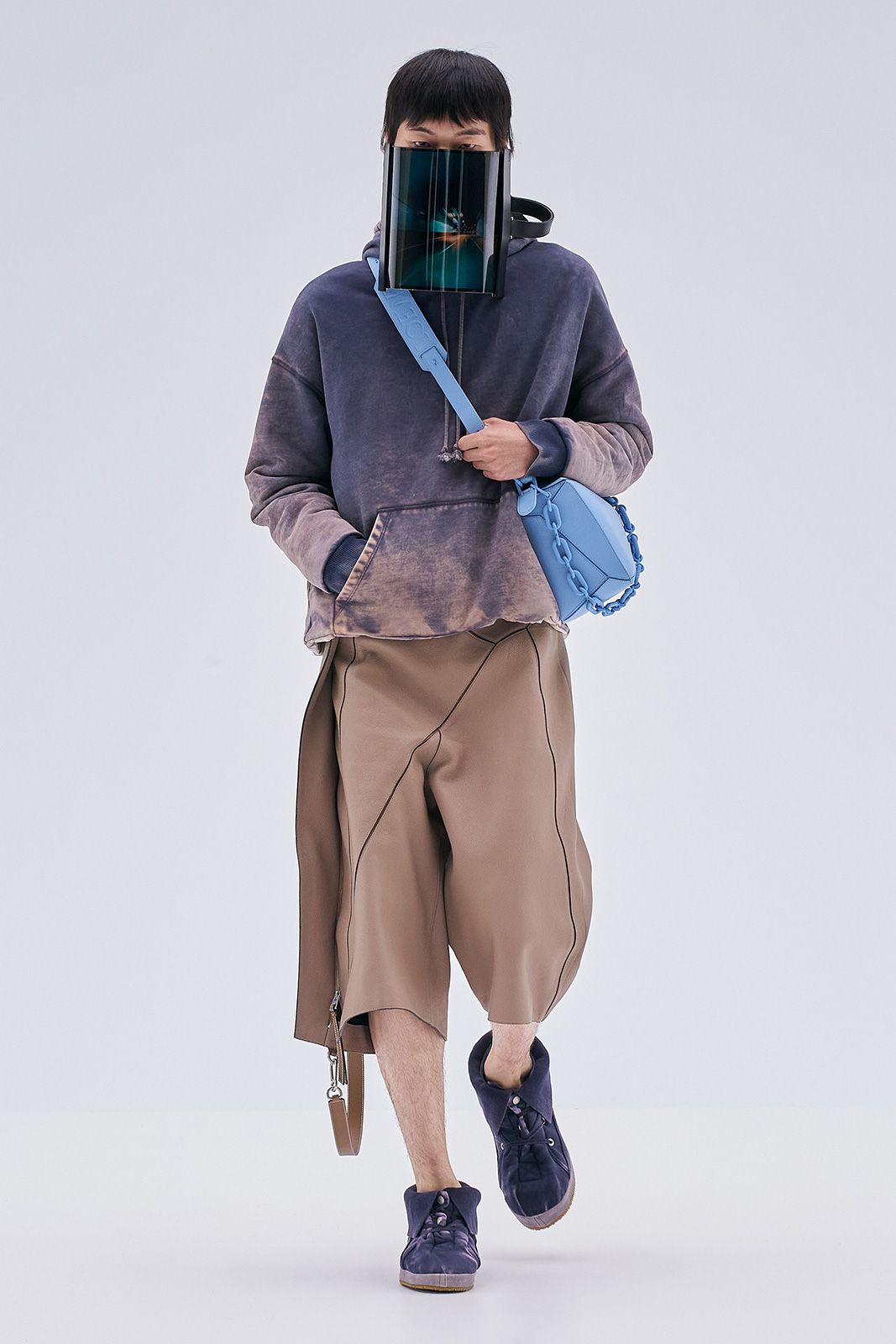 Loewe S S23 Mens Show Runway Look 27 Front Rgb Cropped 2x3 27.jpg