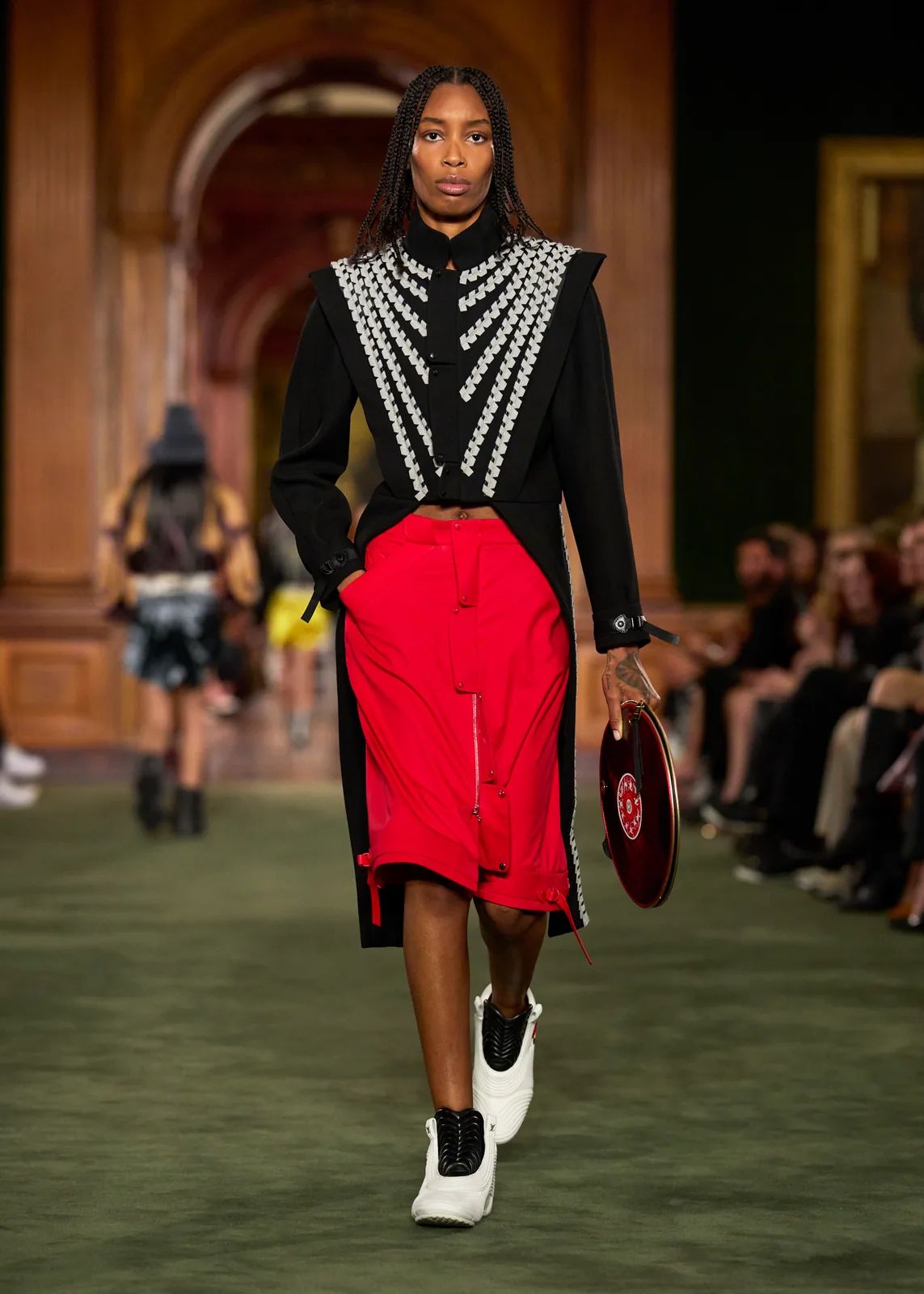 metal-louis-vuitton-cruise-2027-06.webp