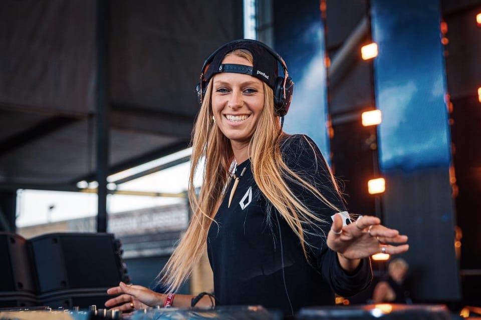Nora En Pure
