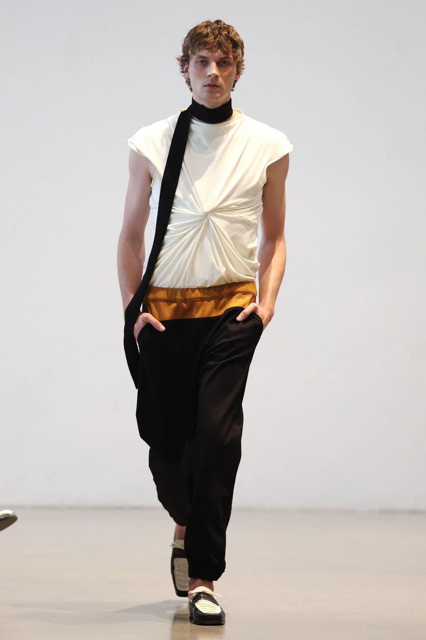 Andrej_Gronau_SS26_Look_01_Press_by_Boris_Marberg_for_BFW.jpg