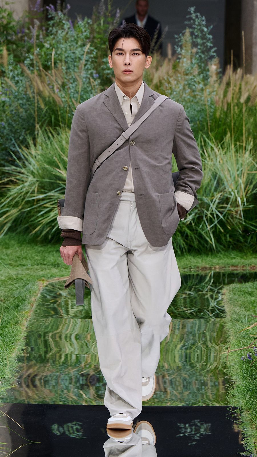 BOSS_SHOW_SPRING_SUMMER_2025_MILAN_9X16_Look_18__image-mid-res.jpg
