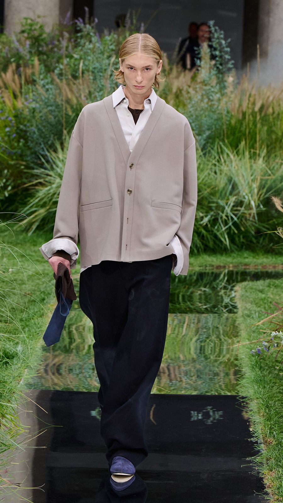 BOSS_SHOW_SPRING_SUMMER_2025_MILAN_9X16_Look_48__image-mid-res.jpg