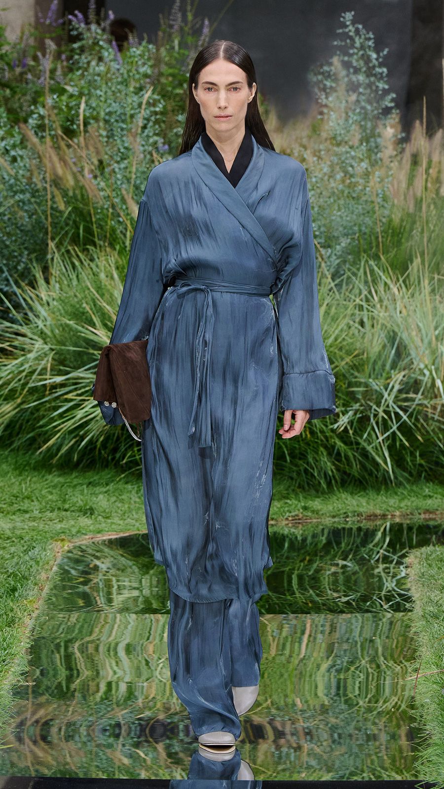 BOSS_SHOW_SPRING_SUMMER_2025_MILAN_9X16_Look_50__image-mid-res.jpg