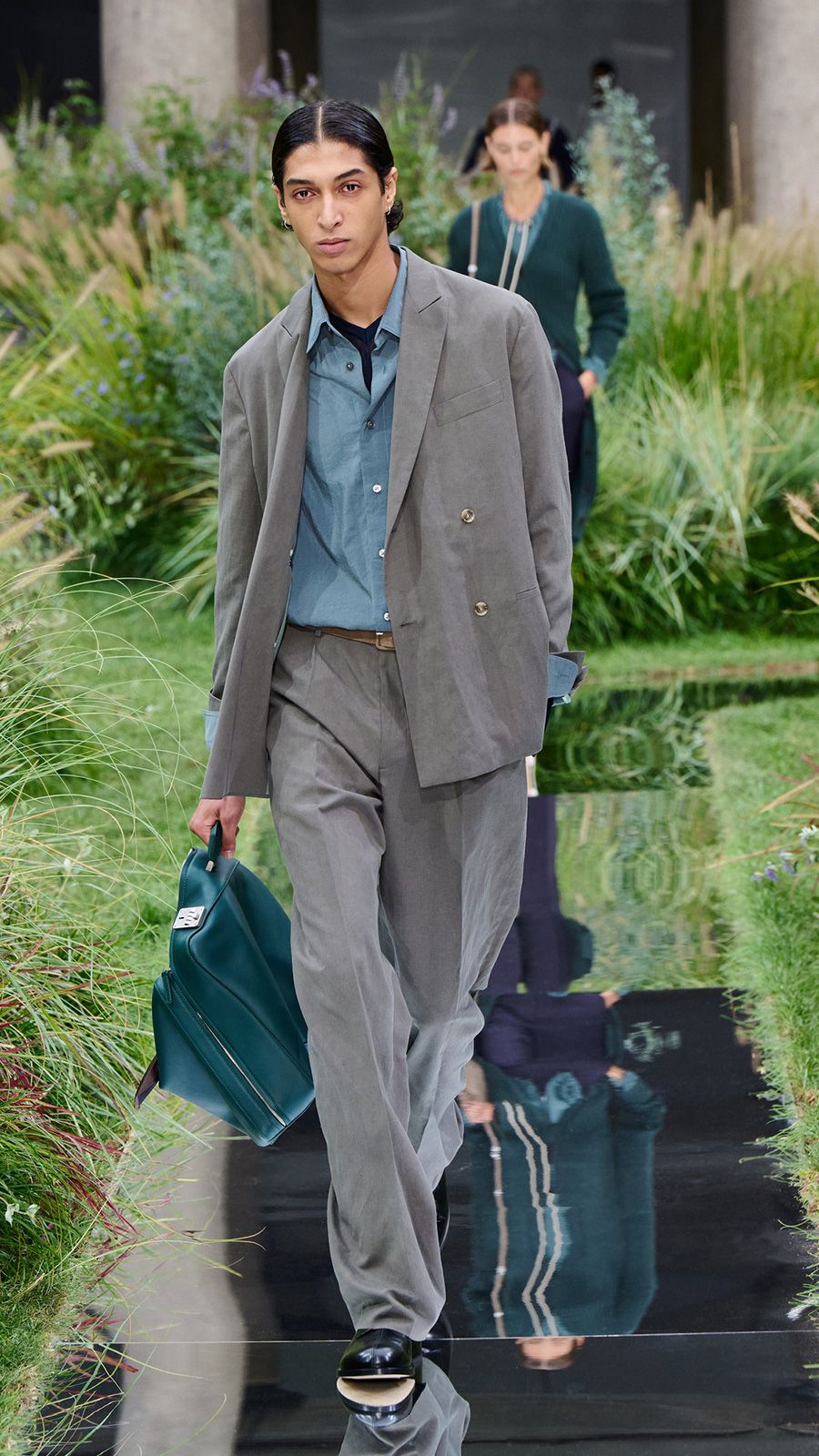 BOSS_SHOW_SPRING_SUMMER_2025_MILAN_9X16_Look_10__image-mid-res.jpg