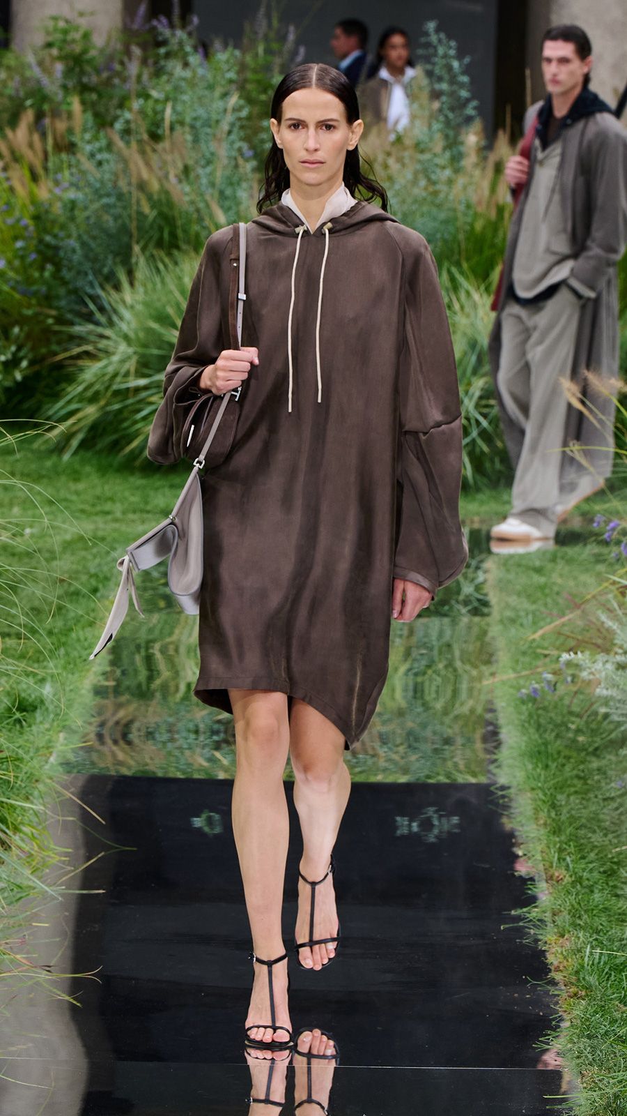 BOSS_SHOW_SPRING_SUMMER_2025_MILAN_9X16_Look_39__image-mid-res.jpg