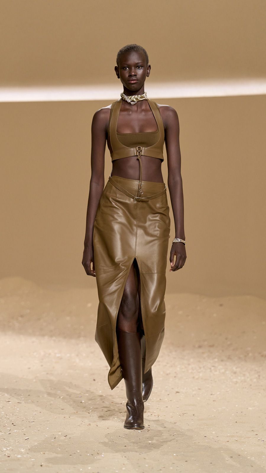 HERMES_WRTW_SS26_Runway_2.jpg