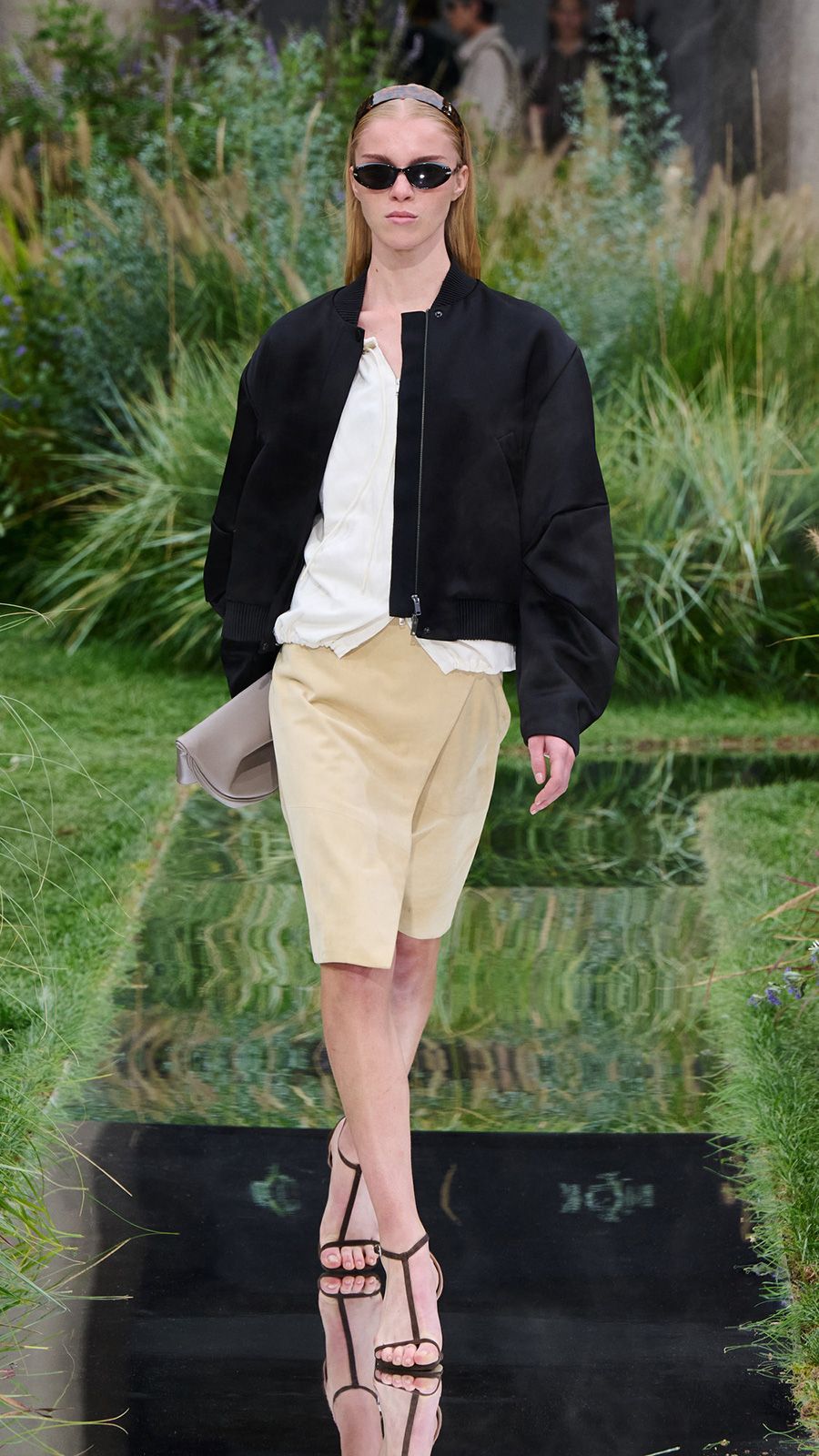 BOSS_SHOW_SPRING_SUMMER_2025_MILAN_9X16_Look_36__image-mid-res.jpg