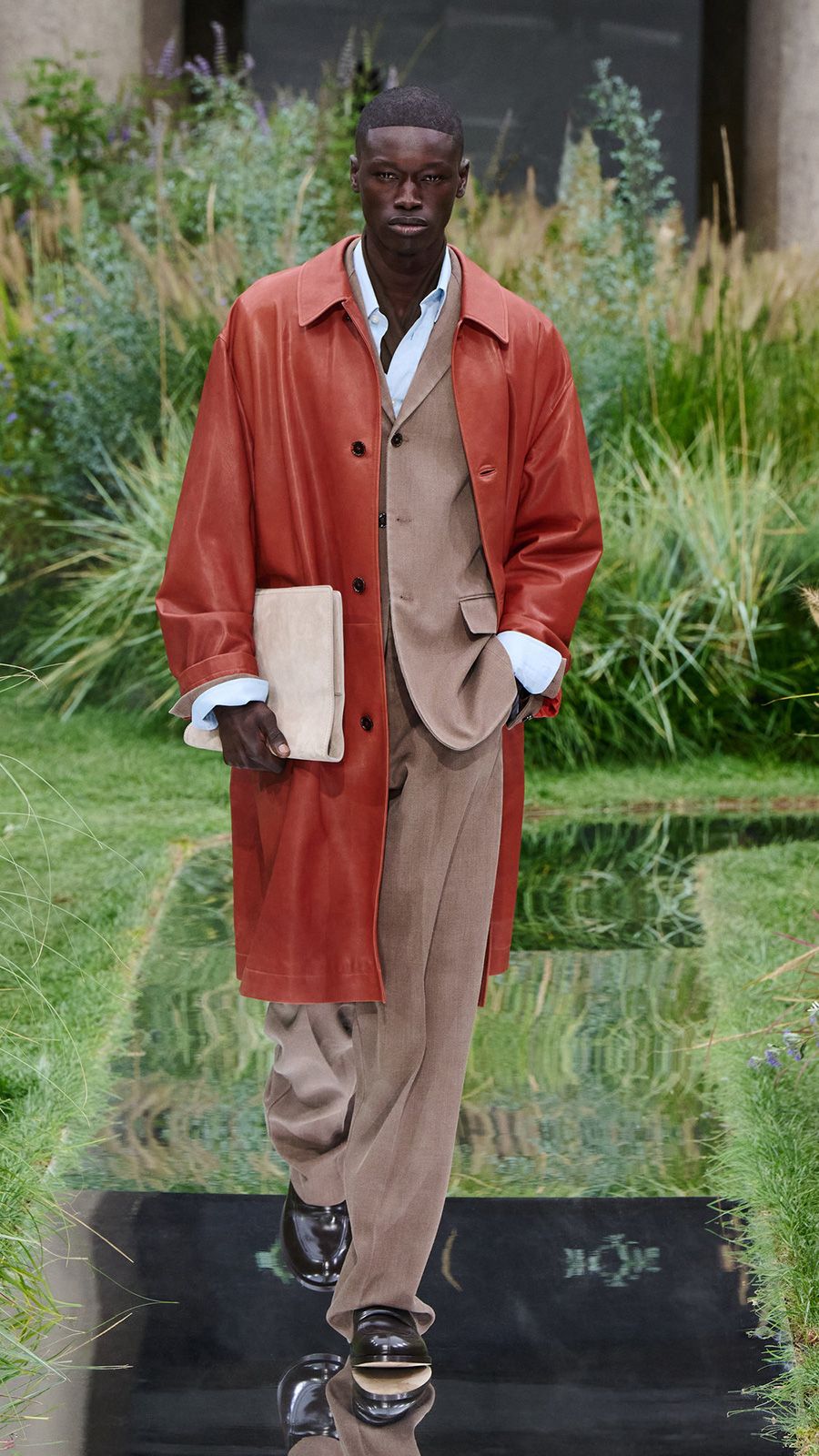 BOSS_SHOW_SPRING_SUMMER_2025_MILAN_9X16_Look_33__image-mid-res.jpg