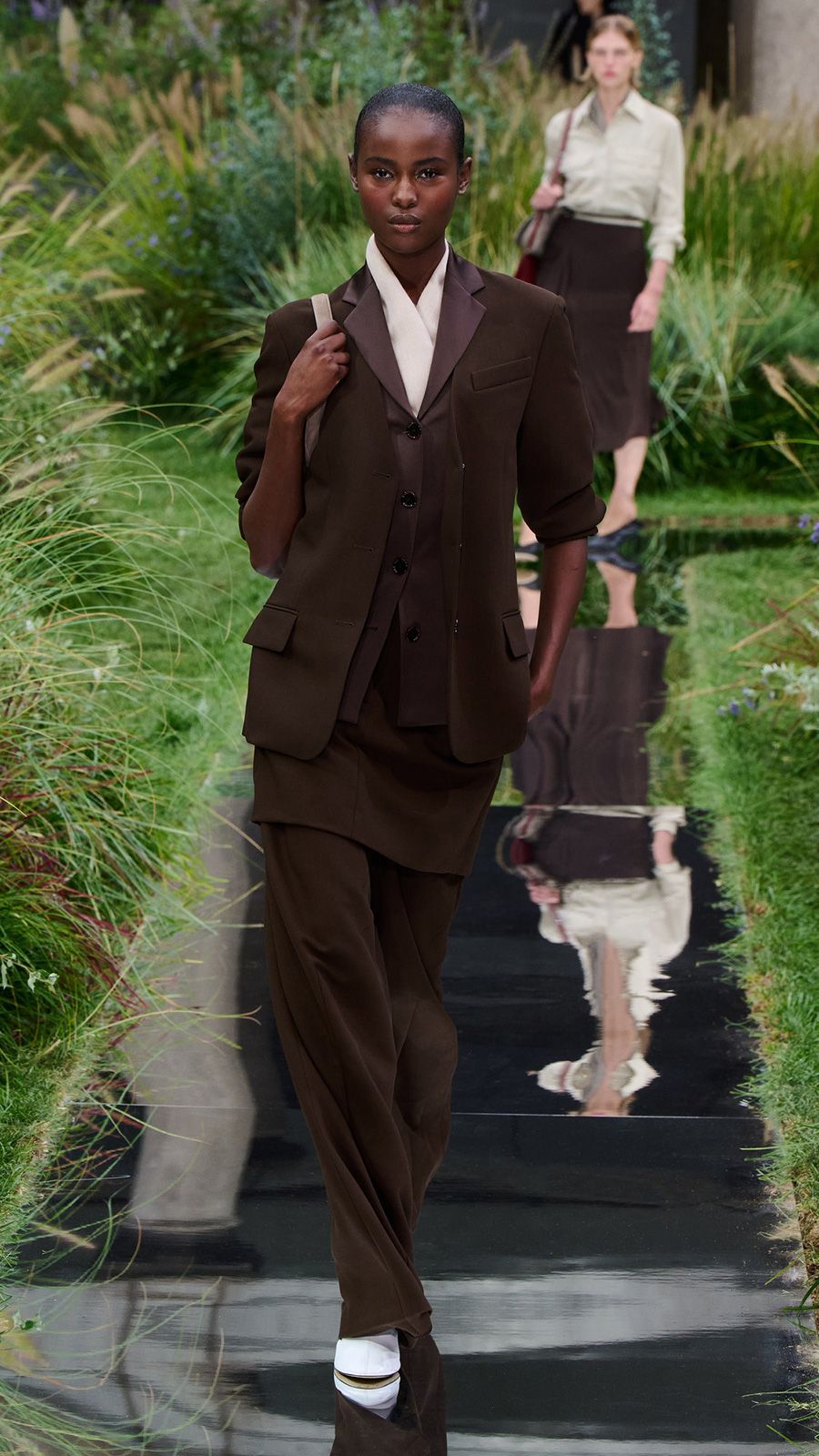 BOSS_SHOW_SPRING_SUMMER_2025_MILAN_9X16_Look_46__image-mid-res.jpg