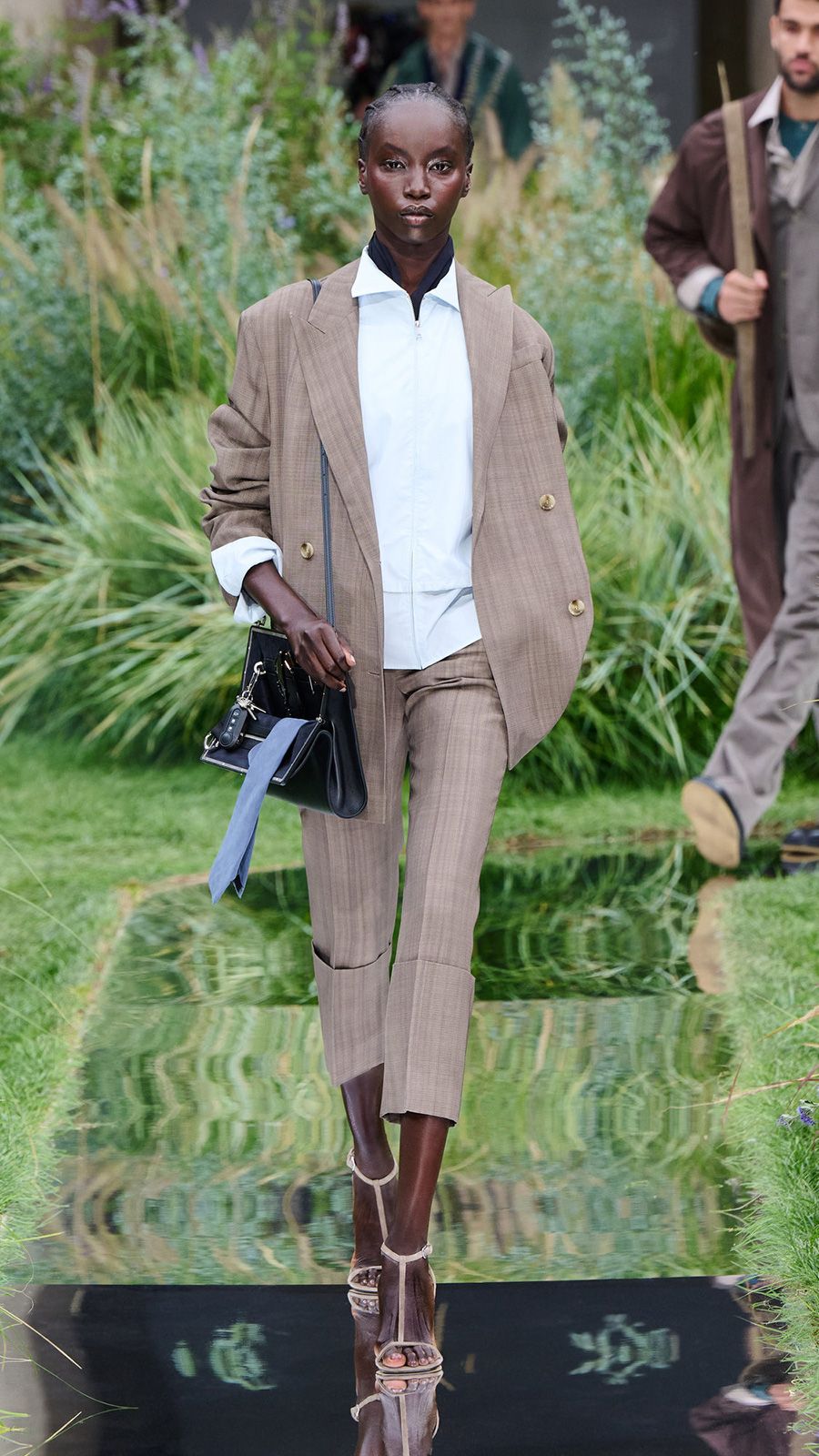 BOSS_SHOW_SPRING_SUMMER_2025_MILAN_9X16_Look_05__image-mid-res.jpg