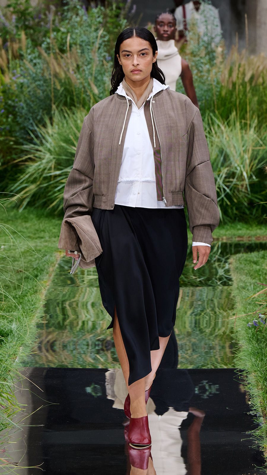 BOSS_SHOW_SPRING_SUMMER_2025_MILAN_9X16_Look_42__image-mid-res.jpg