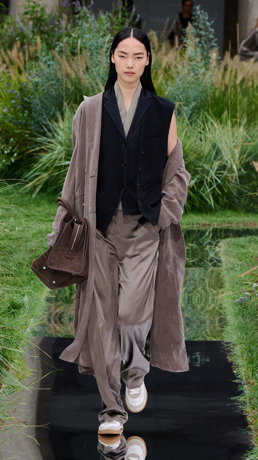 BOSS_SHOW_SPRING_SUMMER_2025_MILAN_9X16_Look_35__image-mid-res.jpg
